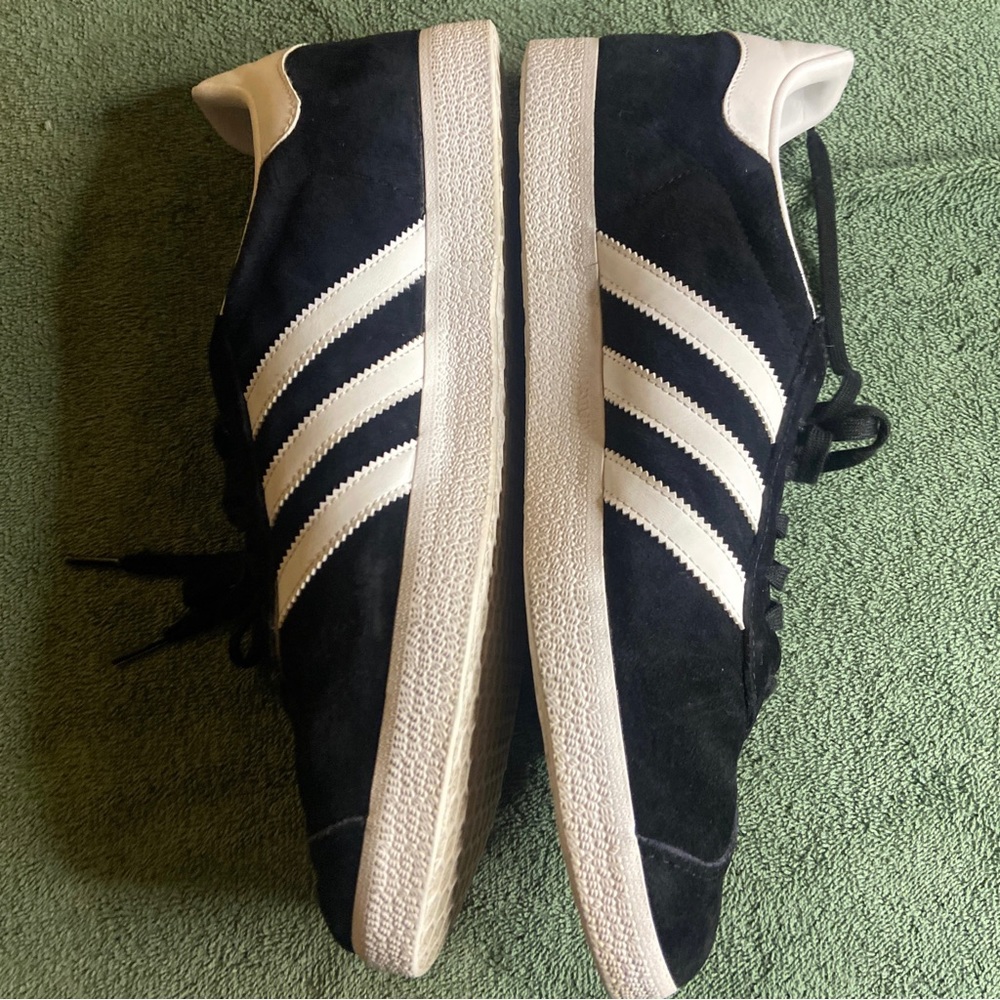 (SOLD) Adidas Originals Gazelle Suede Shoes - Picture 4 of 9